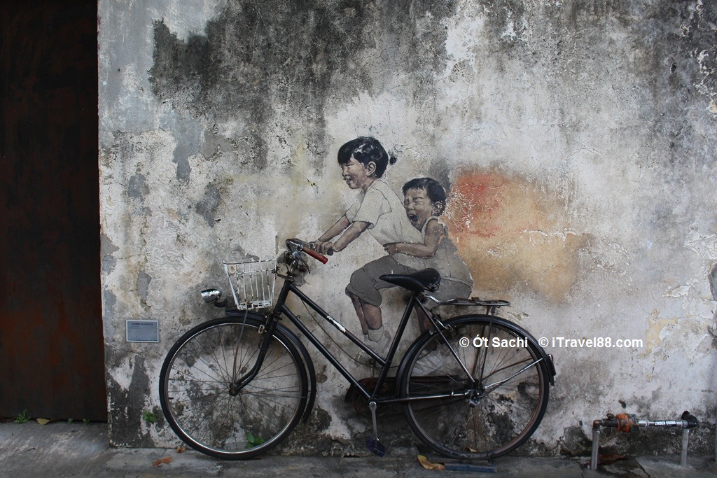 two sister on bycicle, Penang, kinh nghiệm du lịch tự túc nước ngoài