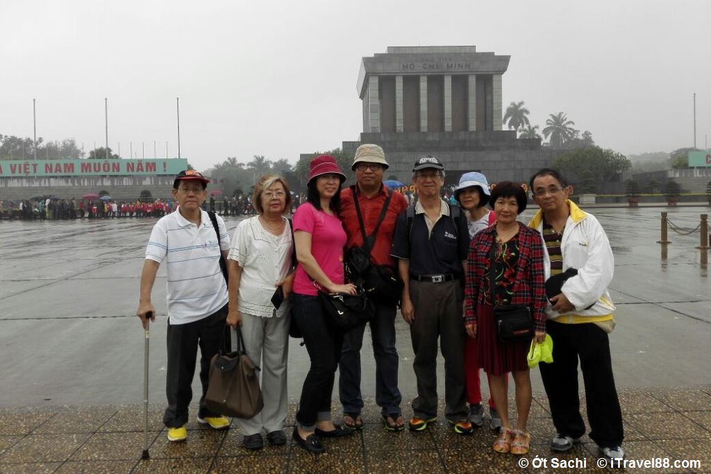 In front of Ho Chi Minh mausoleum - Top 10 attractions in Ha Noi
