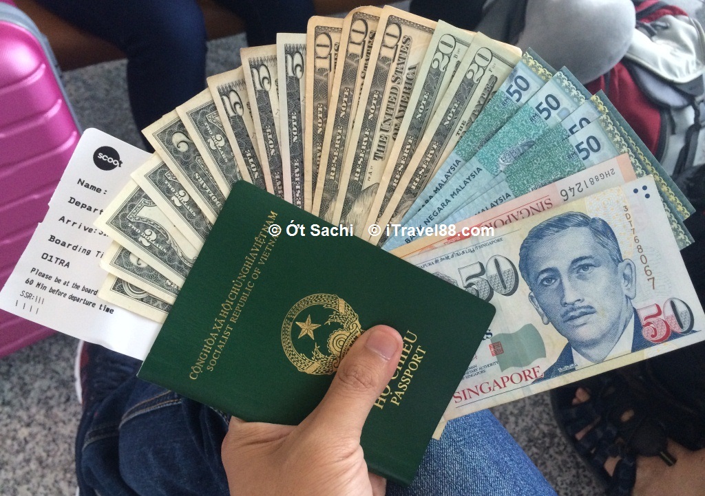 Tiền mặt và hộ chiếu là thứ không thể thiếu khi đi nước ngoài