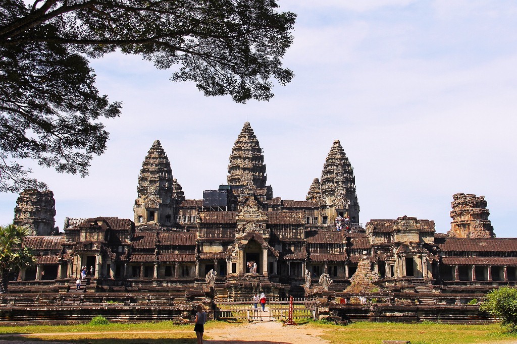 Angkor Wat - địa điểm du lịch nổi tiếng ở Đông Nam Á