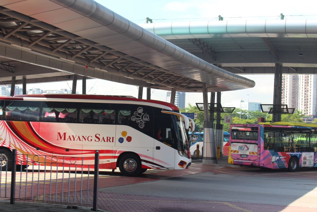 Xe buýt đi từ malaysia sang singapore